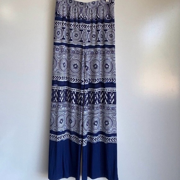 Palazzo Pants Large Blue medallion wide leg Chico's pull on slinky no wrinkle - Picture 5 of 10